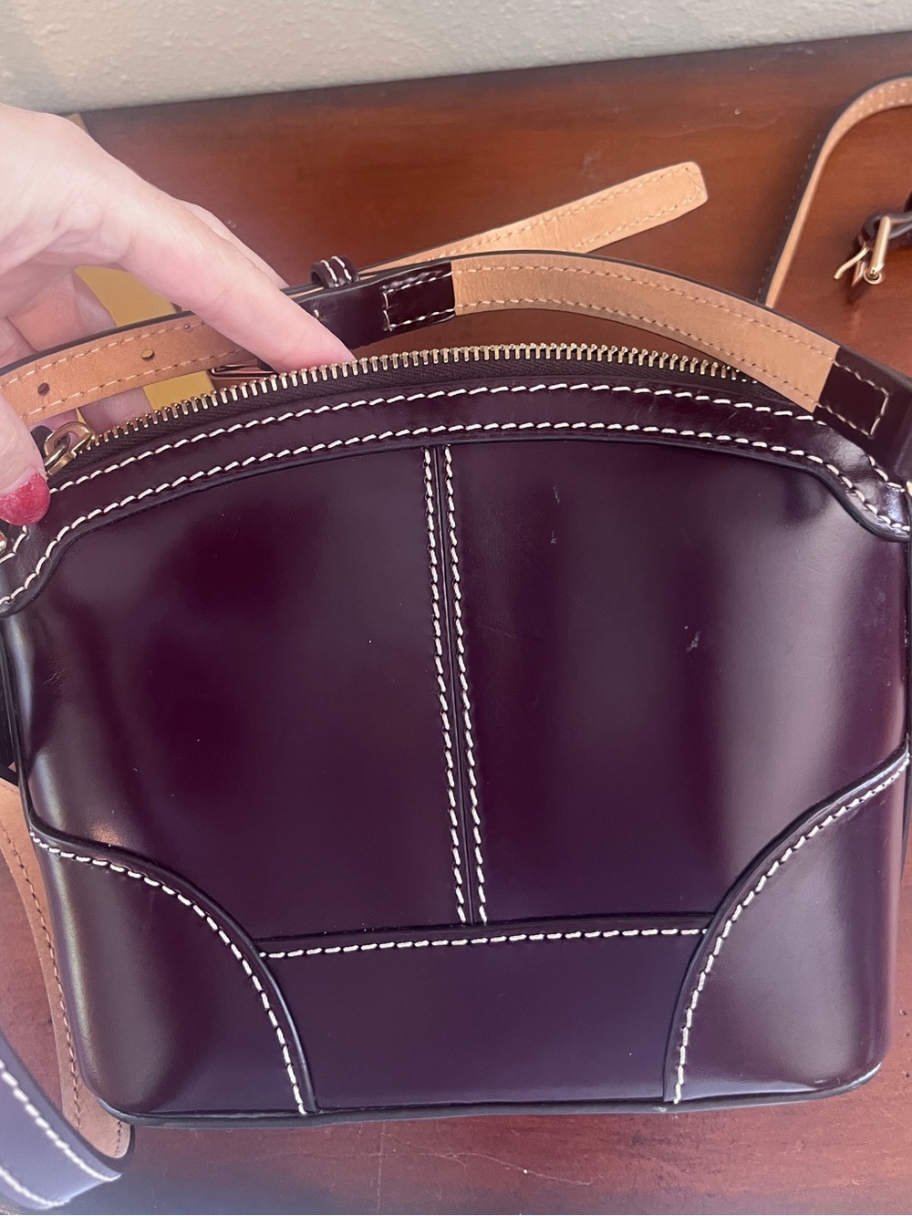 Authentic Dooney and Bourke Selleria Florentine crossbody - Picture 2 of 8